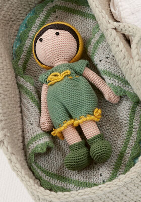 POUPÉE AVEC SALOPETTE Cotone & Cool Wool Baby & Ecopuno de Lana Grossa