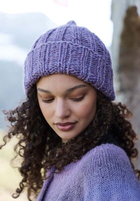 BONNET EN MOTIF CÔTELÉ Gomitolo Versione de Lana Grossa