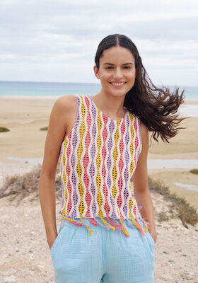 TOP EN MOTIF ONDULÉ CROCHETÉ À L
