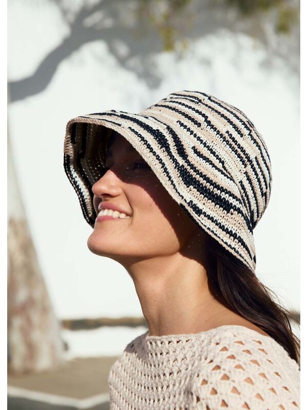 Lana Grossa CHAPEAU EN MAILLES SERREES AVEC BORD Elastico