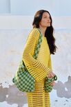 Lana Grossa CABAS EN MOTIF A CARREAUX EN BRIDES RELIEF Promessa