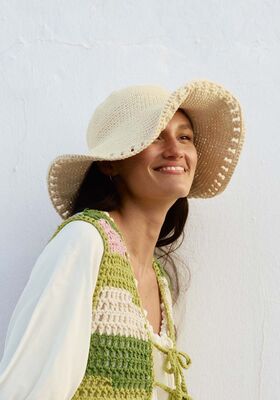 CHAPEAU EN MAILLES SERREES AVEC BORD Natural Cotton de Lana Grossa
