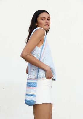 SAC A BOUTEILLE EN MAILLES SERREES A RAYURES Natural Cotton de Lana Grossa