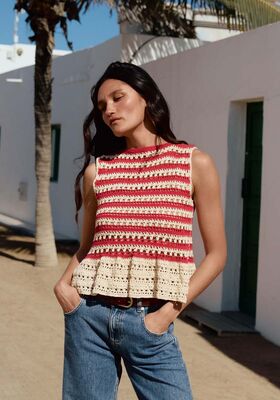 TOP A MOTIF AJOURE ET STRUCTURE AVEC VOLANT Setapura de Lana Grossa