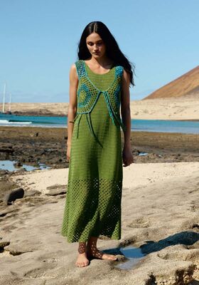 ROBE EN BRIDES ET MOTIF A DAMIER Solo Lino de Lana Grossa