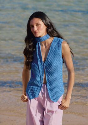 GILET A MOTIF RELIEF Setapura de Lana Grossa