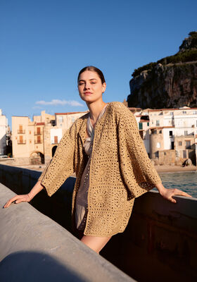 CARDIGAN EN MOTIFS CARRÉS Diversa de Lana Grossa