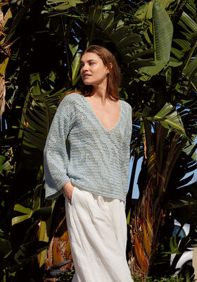 PULL EN V EN MOTIF ZÉBRÉ EN FILET Summer Cashmere de Lana Grossa