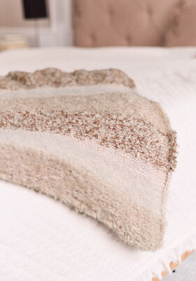 COUVERTURE AUX MOTIFS ET MATIÈRES VARIÉS Alta Moda Alpaca, Pelliccia, Basta & Orsetto Moulinè de Lana Grossa