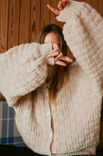 Lana Grossa CARDIGAN EN MOTIF QUADRILATÈRE Natural Alpaca Pelo