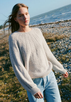 PULL AVEC UNE PATTE RONDE DANS DEUX MOTIFS Ecopuno de Lana Grossa