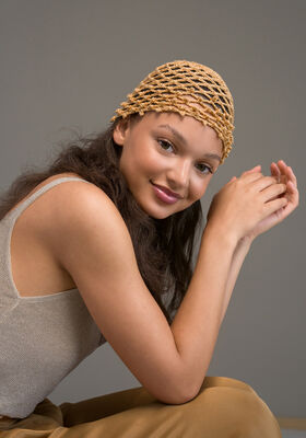 BONNET AU CROCHET EN POINT FILET Linarte de Lana Grossa
