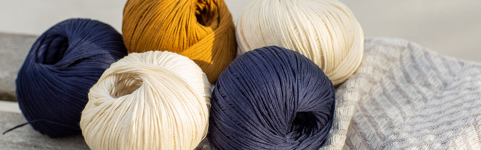 KITS DE TRICOT DE HAUTE QUALITÉ & AUX DESIGNS CRÉATIFS Acheter des kits de tricot chez FILATI